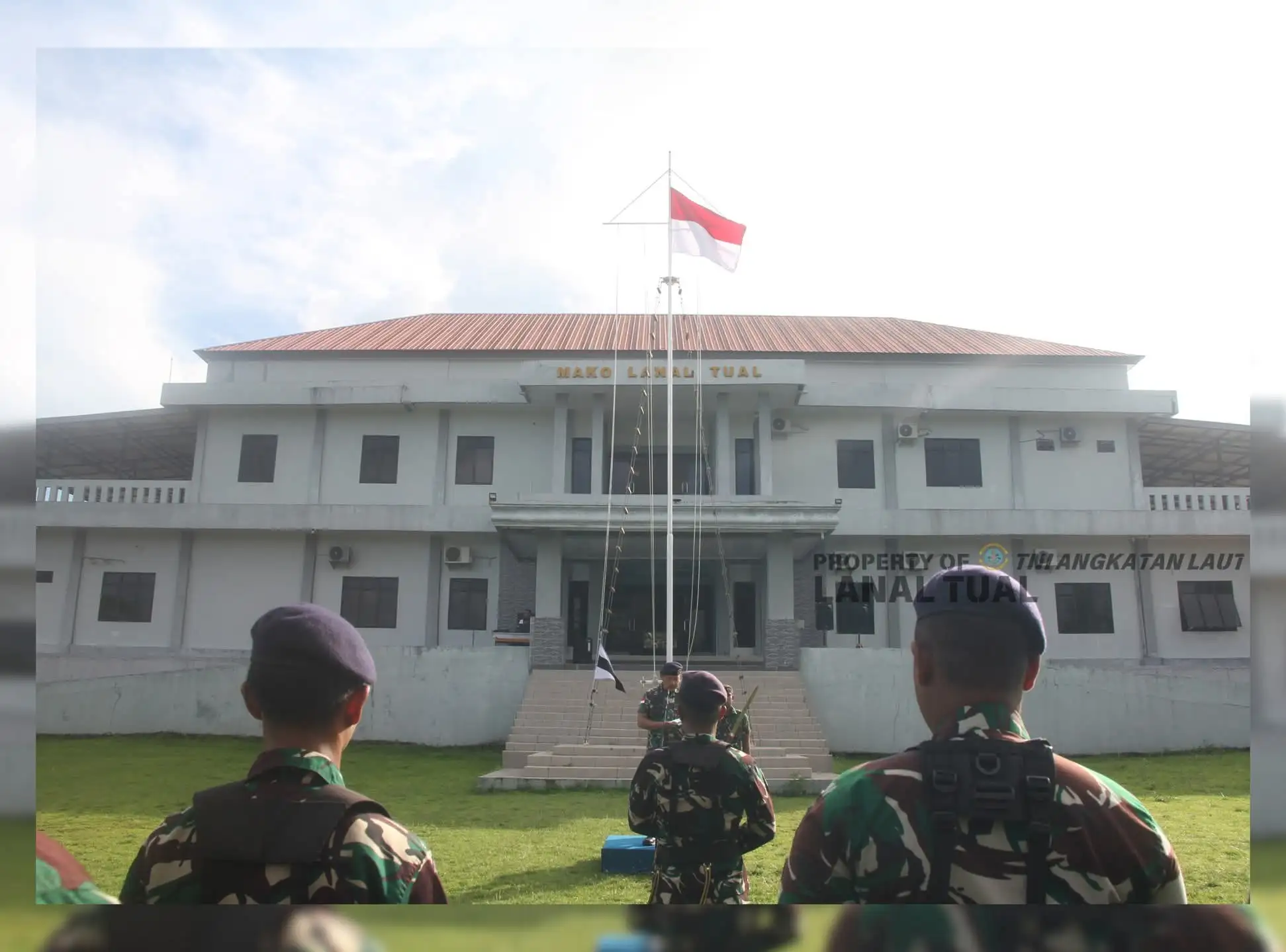 Disiplin di Tengah Ramadan, Prajurit Lanal Tual Teguhkan Loyalitas dalam Upacara 17-an
