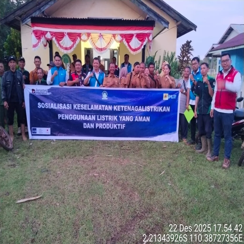 Pemasangan listrik PLN  Ke Desa  Trus di Tingkat  Pangkalan Batu.Kec Kendawangan.