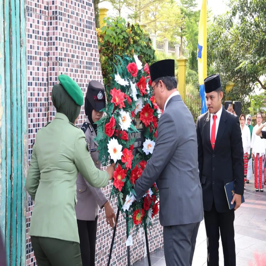 Peringatan Hari Pahlawan Nasional Martha Christina Tiahahu ke-208: Upacara dan Tabur Bunga Berlangsung Khidmat.