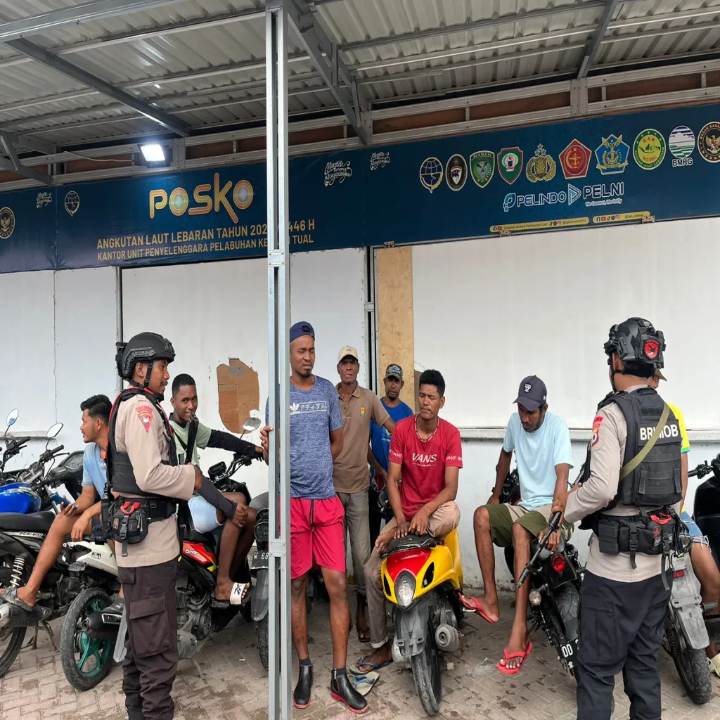 Brimob Gencarkan Patroli Malam di Kota Tual, Warga Diminta Aktif Jaga Lingkungan
