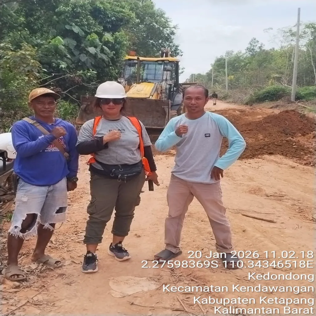 CSR Sawit Mengalir ke Desa: Jalan Kendawangan Diperbaiki, Warga dan Perusahaan Gotong Royong di Bawah Pengawasan Publik