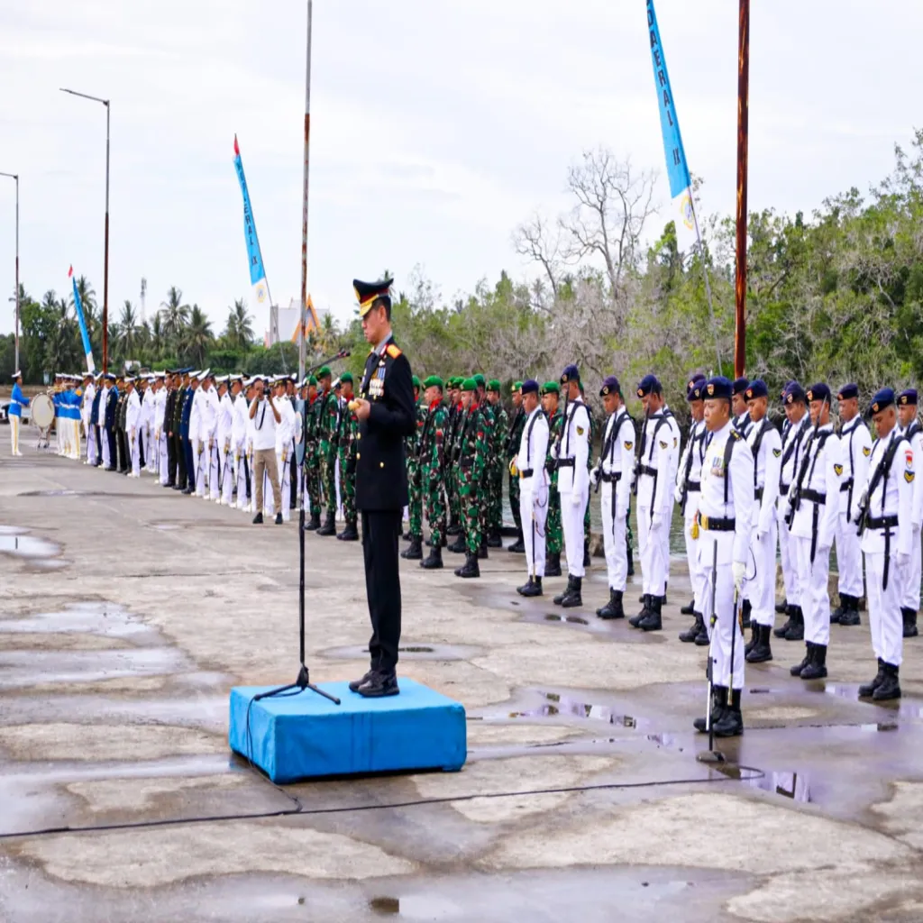 PAHLAWANKU TELADANKU, PERINGATI HARI PAHLAWAN, PROVINSI MALUKU GELAR UPACARA TABUR BUNGA DI DERMAGA KESATRIAAN TAWIRI KODAERAL IX