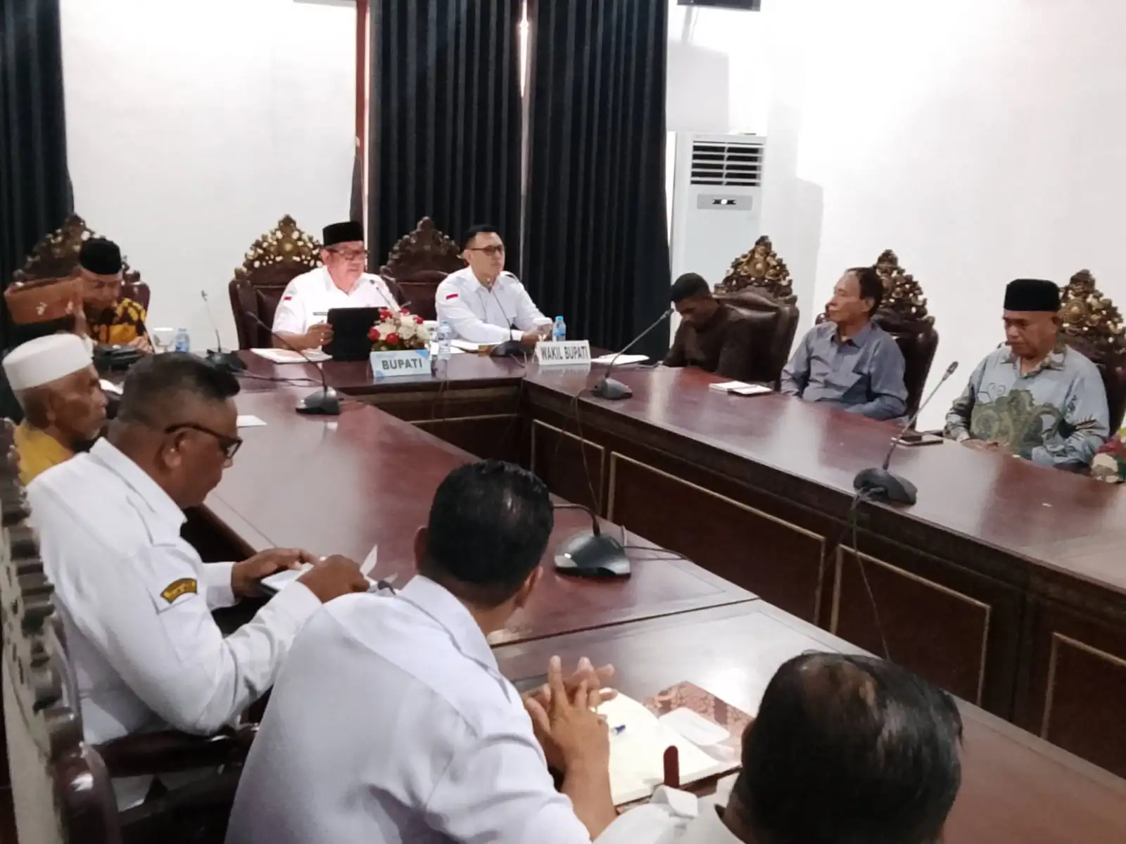 Rapat Percepatan Kepala Ohoi Definitif, Bupati Malra Tegaskan Kepastian Pemerintahan Harus Sejalan dengan Adat Kei
