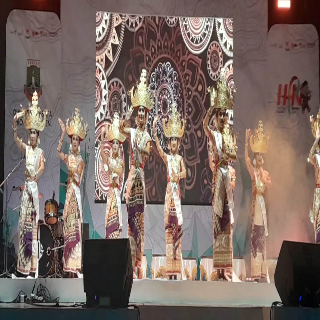 Lembut dan Anggun, Tari Bedayo Abung Siwo Migo Pikat Pengunjung Pentas Budaya di Serang