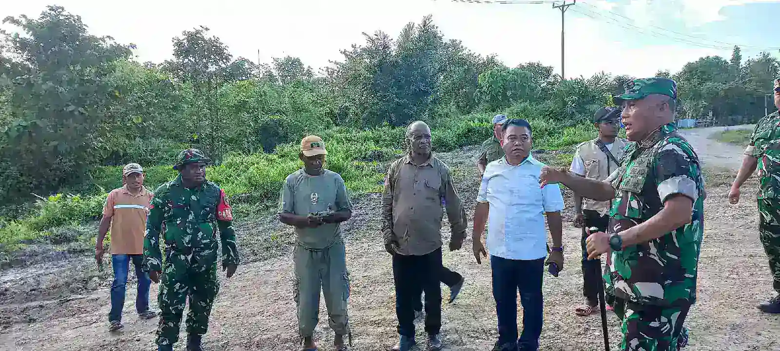 DANREM 151/BINAIYA TINJAU LAHAN PEMBANGUNAN YONIF TP DI SERAM BAGIAN TIMUR