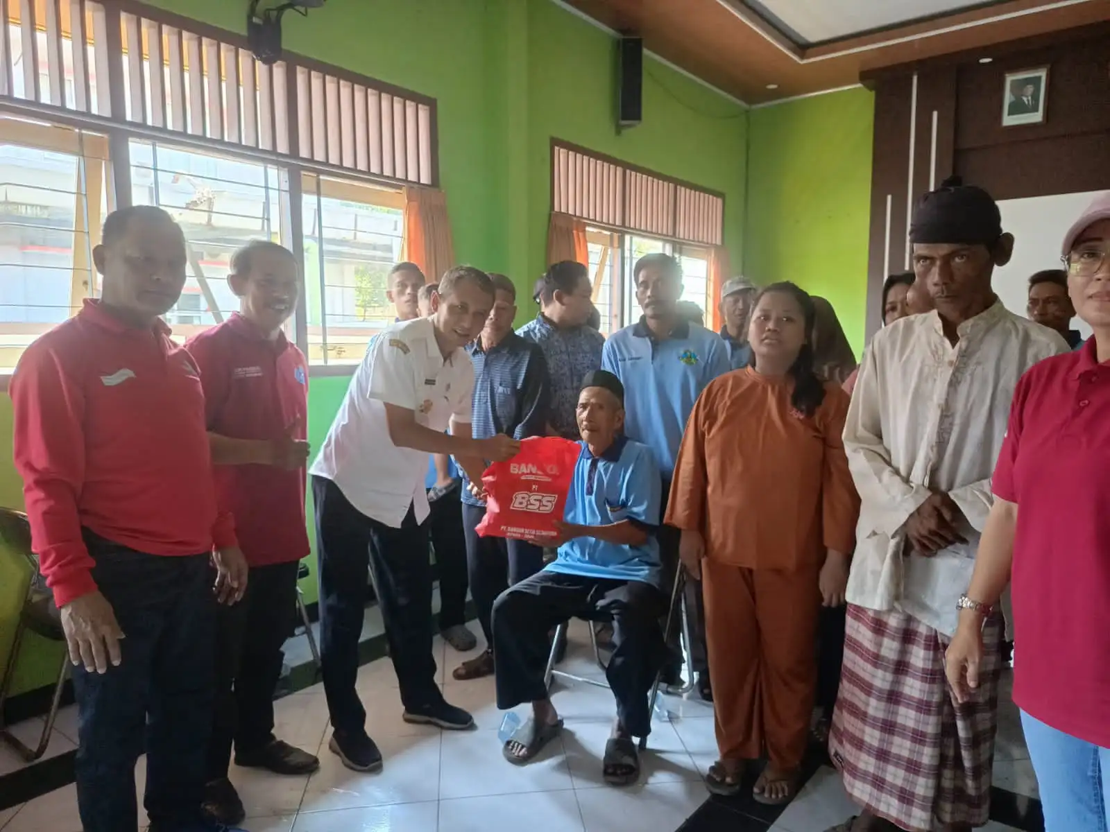 Bansos Keluarga Besar  ALMIJ, BSS Di Kelurahan Ujungbatu Jepara