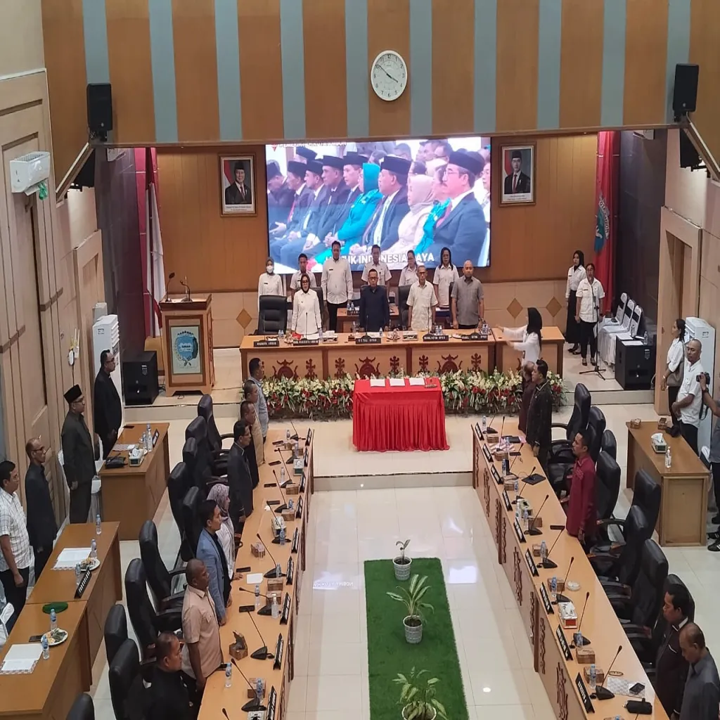 Buka Paripurna Penetapan 5 Ranperda Mourits Tegaskan, Penetapan 5 Perda Bukan Tumpukan Kertas Tapi Instrumen Hukum Yang Harus Disosialisasikan Kepada Masyarakat