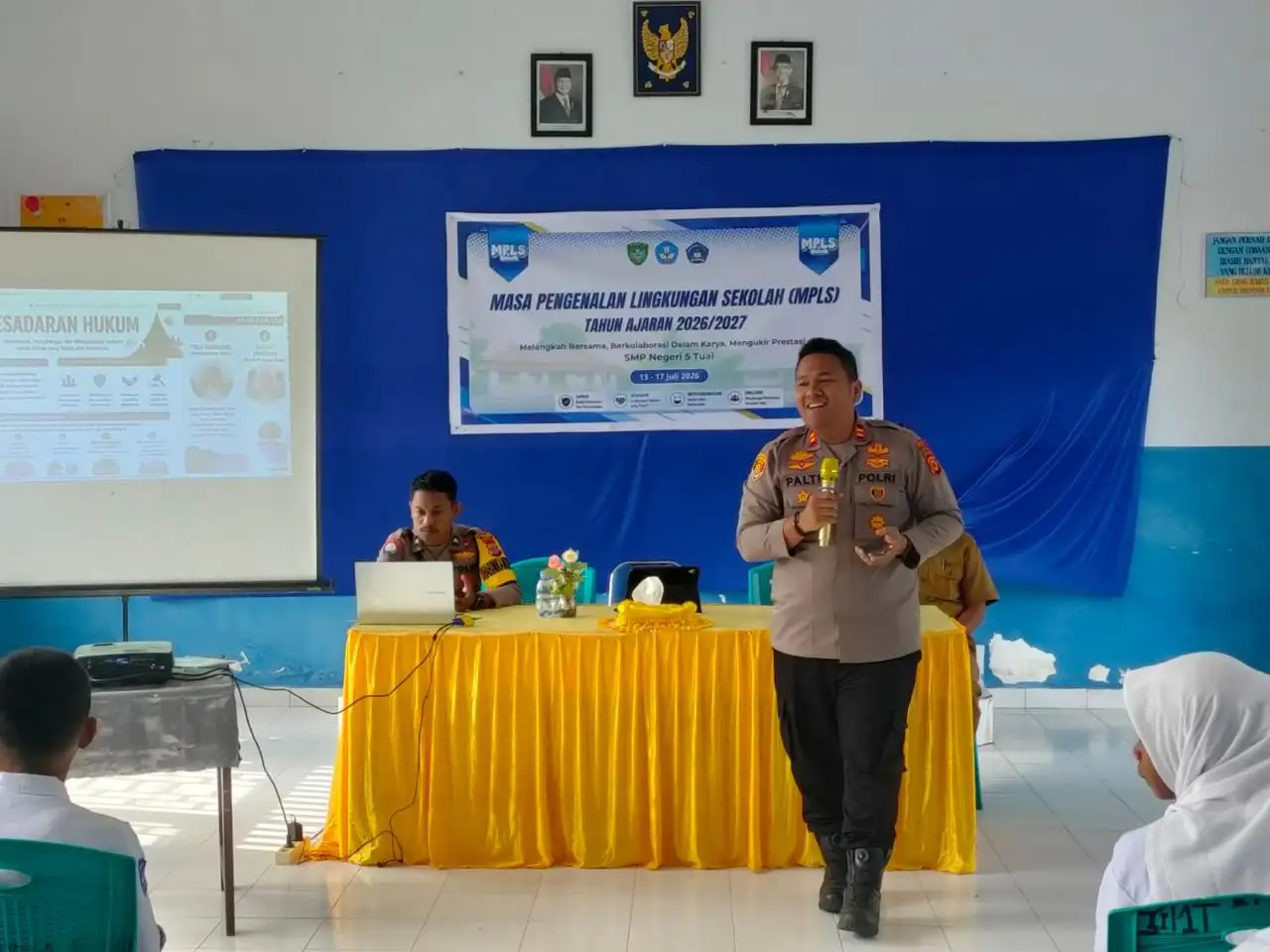 Polisi Mengajar di SMPN 5 Tual: Tanam Kesadaran Hukum Sejak Dini, Cegah Kenakalan Remaja