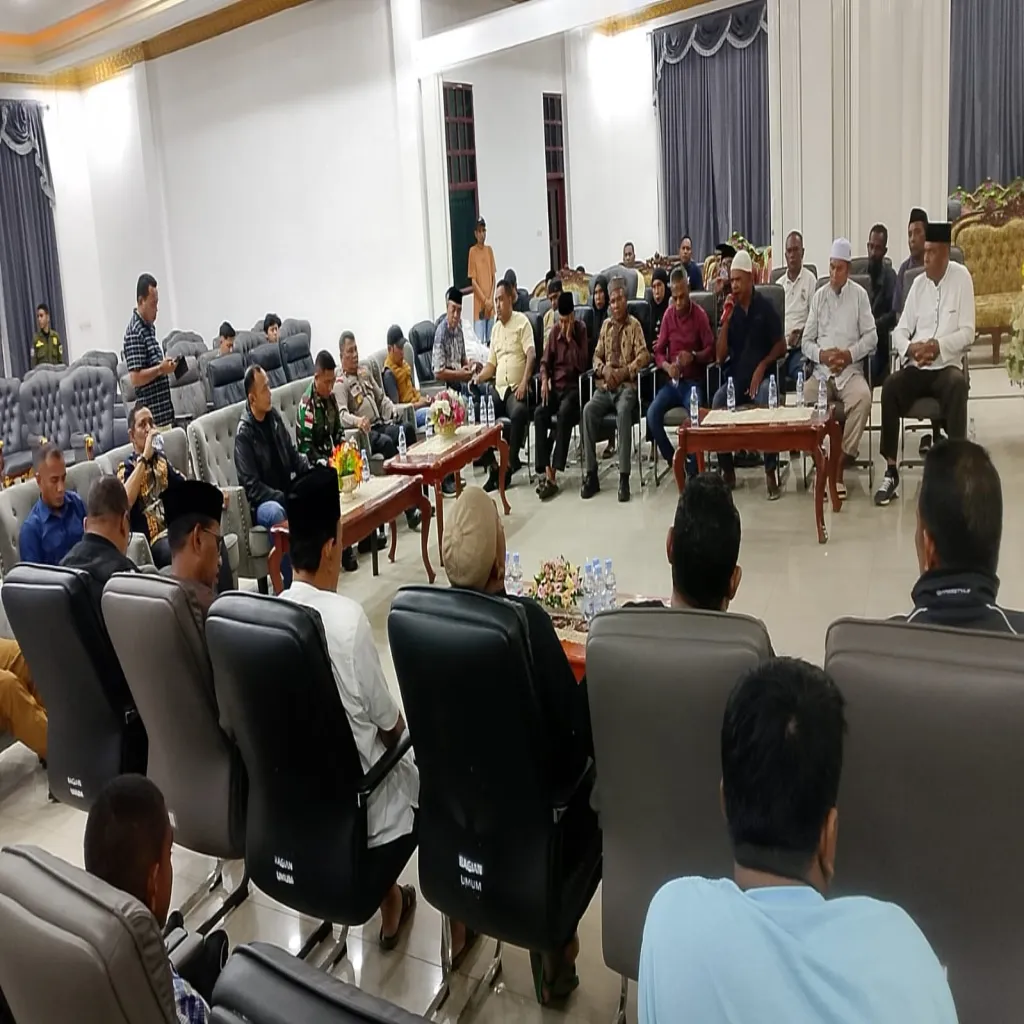 Pangkalan TNI AL Tual Satukan Forkopimda dan Warga Fiditan, Sepakati Sweeping Sajam dan Perdes Redam Konflik