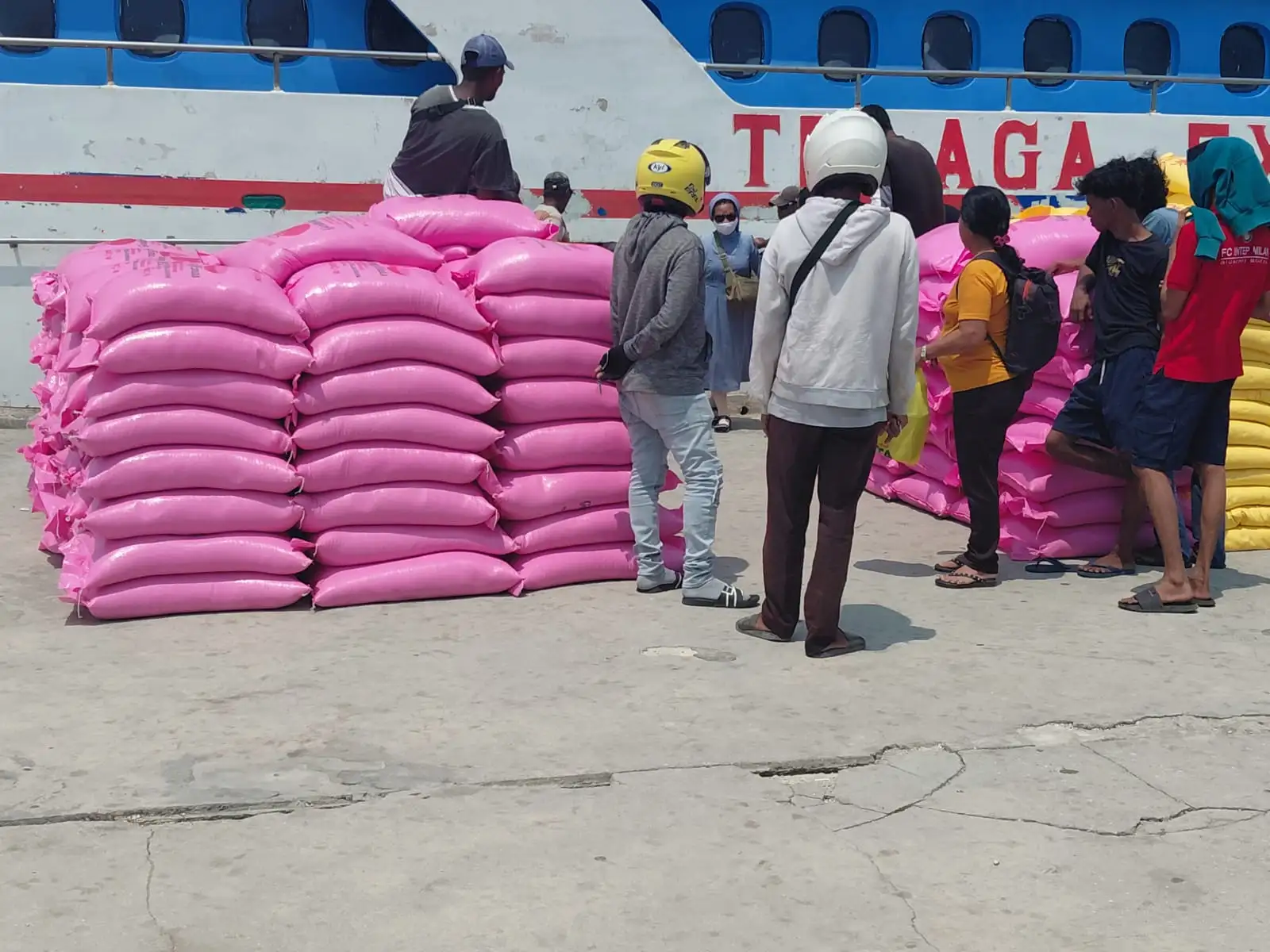 Aneh Bin Ajaib! Beras Kemasan 50 Kg Masuk Watdek, Pengawasan di Tual dan Maluku Tenggara Dipertanyakan