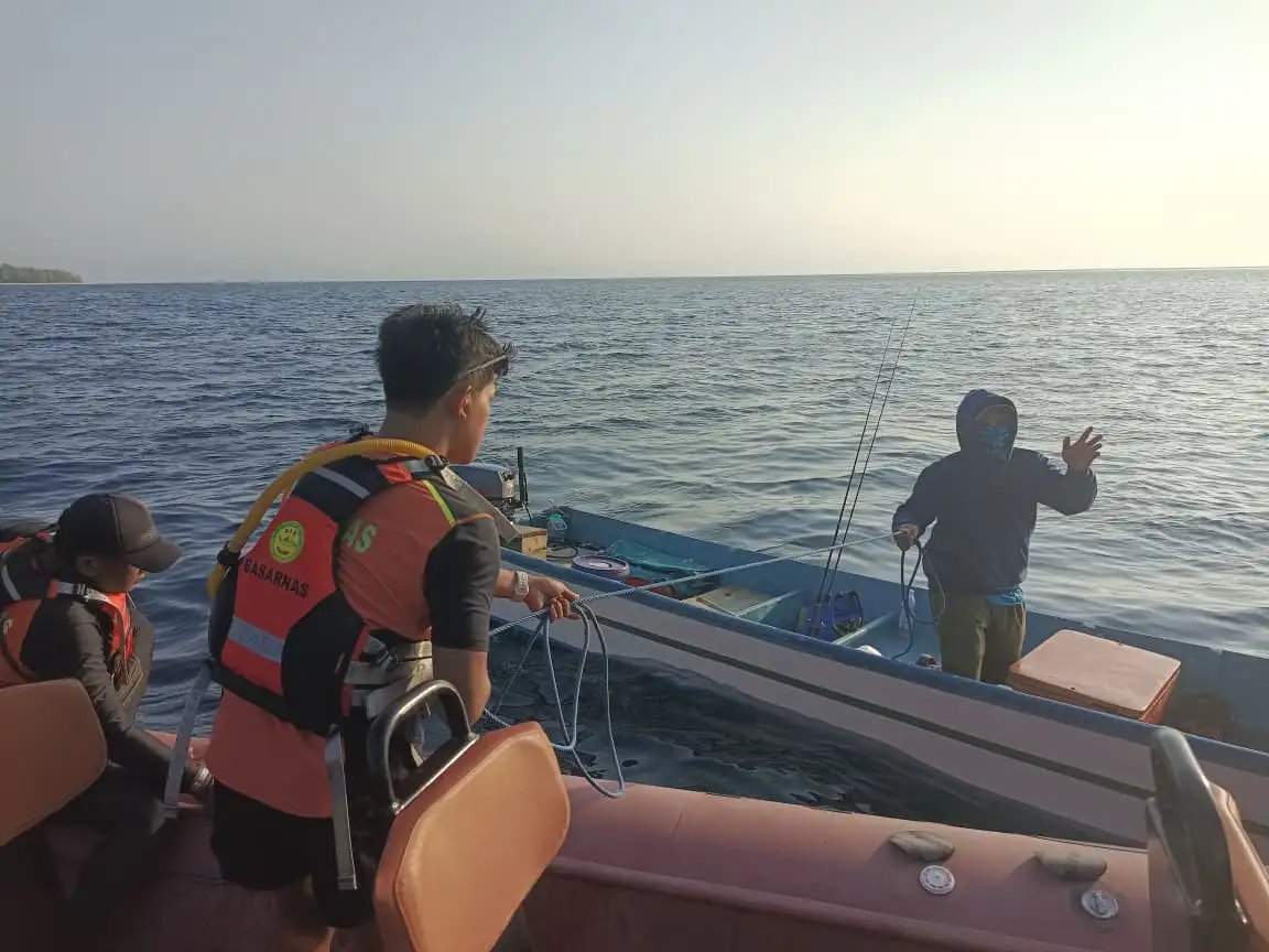 Alami mati mesin dan terombang-ambing, lima nelayan Maluku Tenggara berhasil dievakuasi