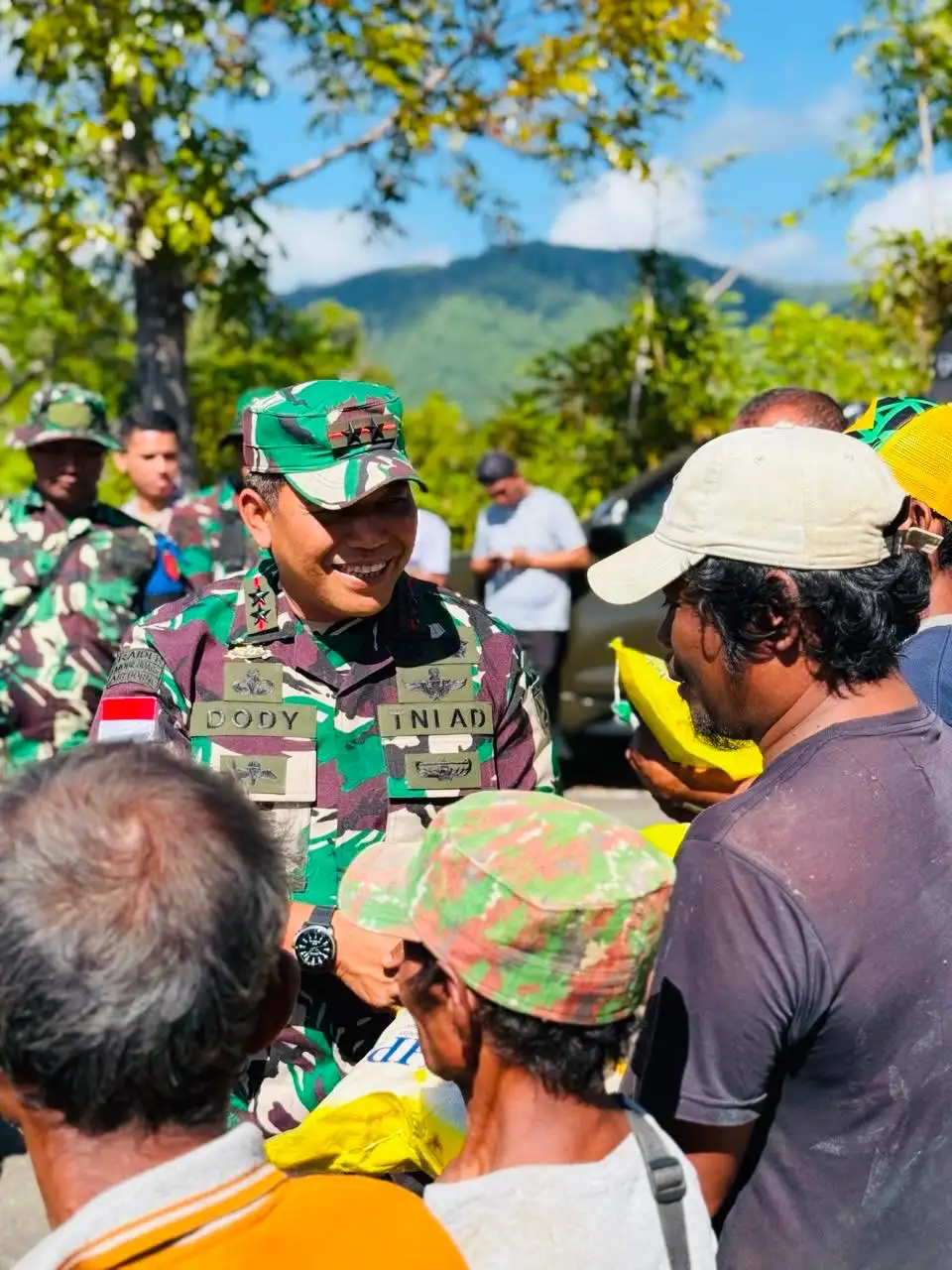Pangdam XV/Pattimura Tinjau Latbakjatranpur Denkav 5/BLC dan Terima Brevet Kehormatan Kavaleri