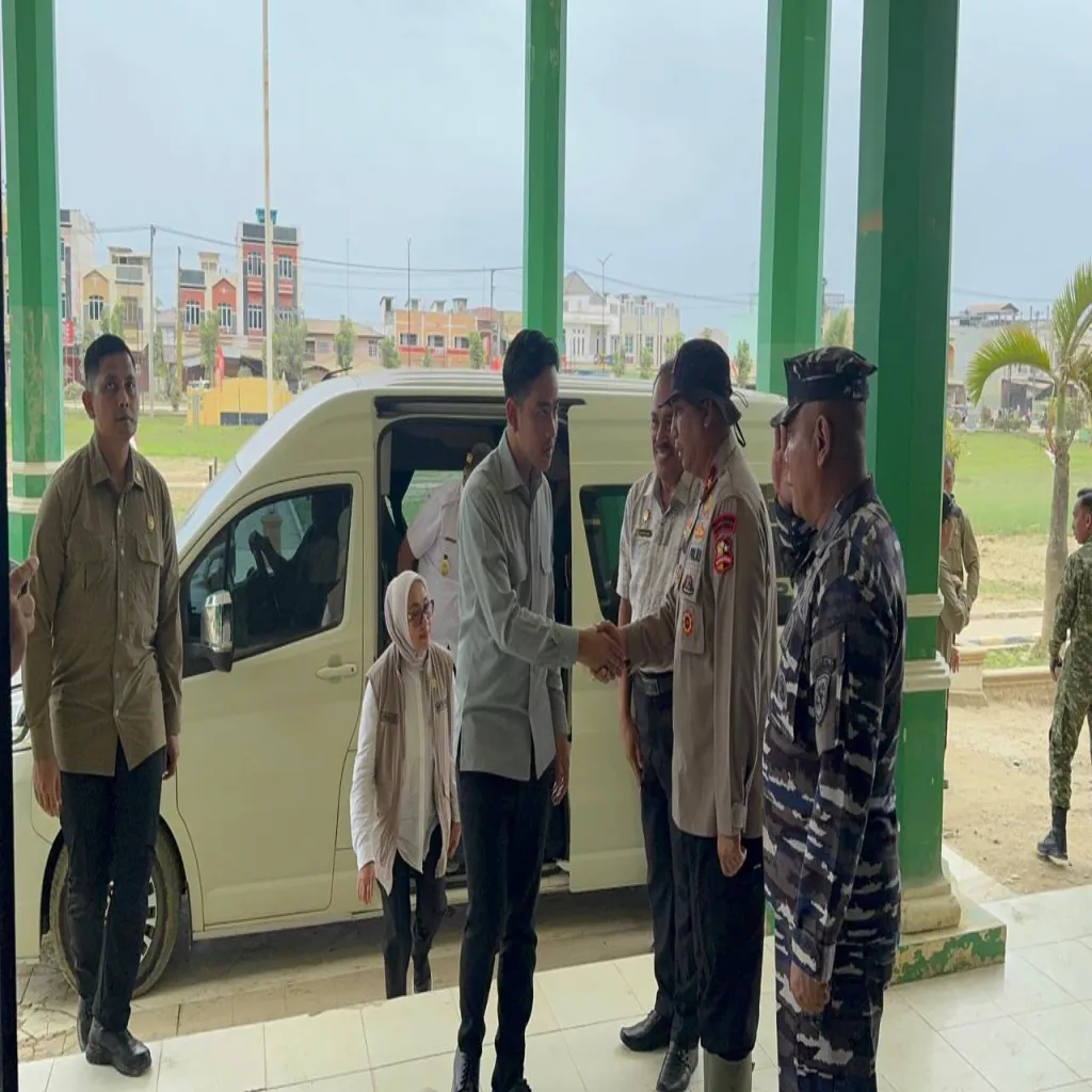 Gibran Menyusuri Jejak Banjir Aceh Tamiang: Dari Sekolah Terendam hingga Huntara Pengungsian