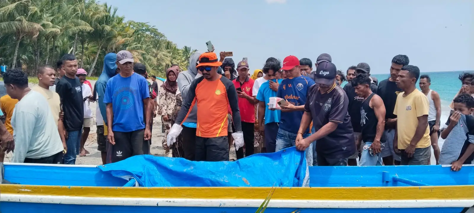 Hilang saat melaut, seorang nelayan asal Kabupaten Buru berhasil ditemukan Tim SAR Gabungan meninggal dunia pada Ops SAR hari ketiga.
