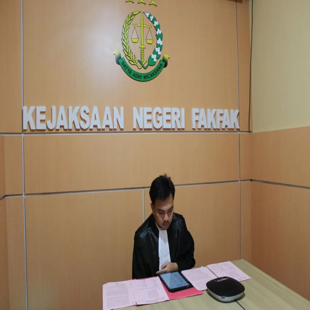 Jaksa Tuntut Eks Direksi PDAM Fakfak 2,5 Tahun Bui dalam Kasus Korupsi SPAM Rp 826 Juta