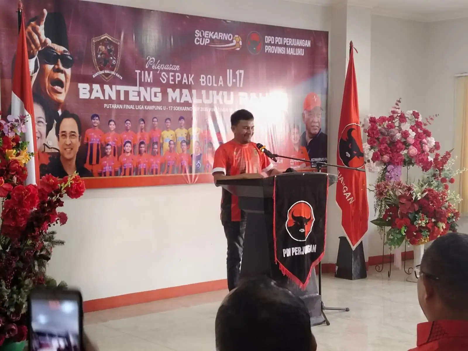 Komitmen Majukan Sepak Bola, PDIP Maluku Resmi Lepas 25 Pemain Terbaik ke Putaran Nasional Soekarno Cup