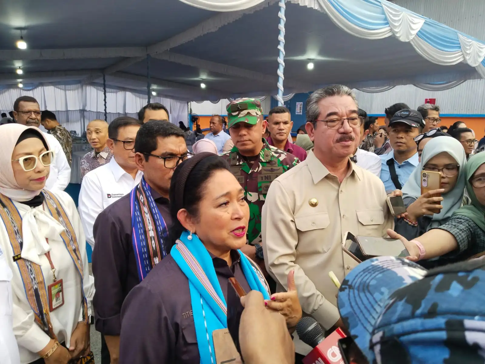 Pantau Gudang Bulog Ambon, Titiek Soeharto Pastikan Stok Aman dan Kualitas Beras Premium