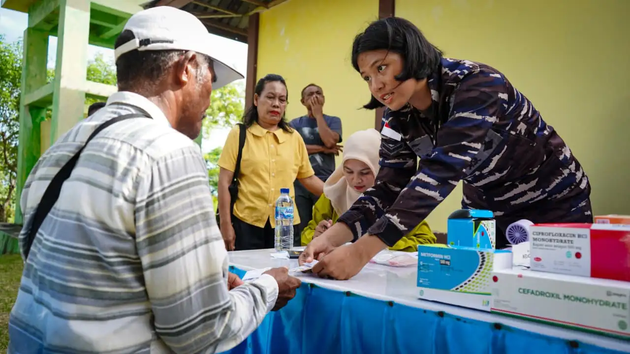 Tiba di Pulau Kur, Tim Kesehatan Kodaeral lX Tancap Gas Layani Pengobatan Gratis