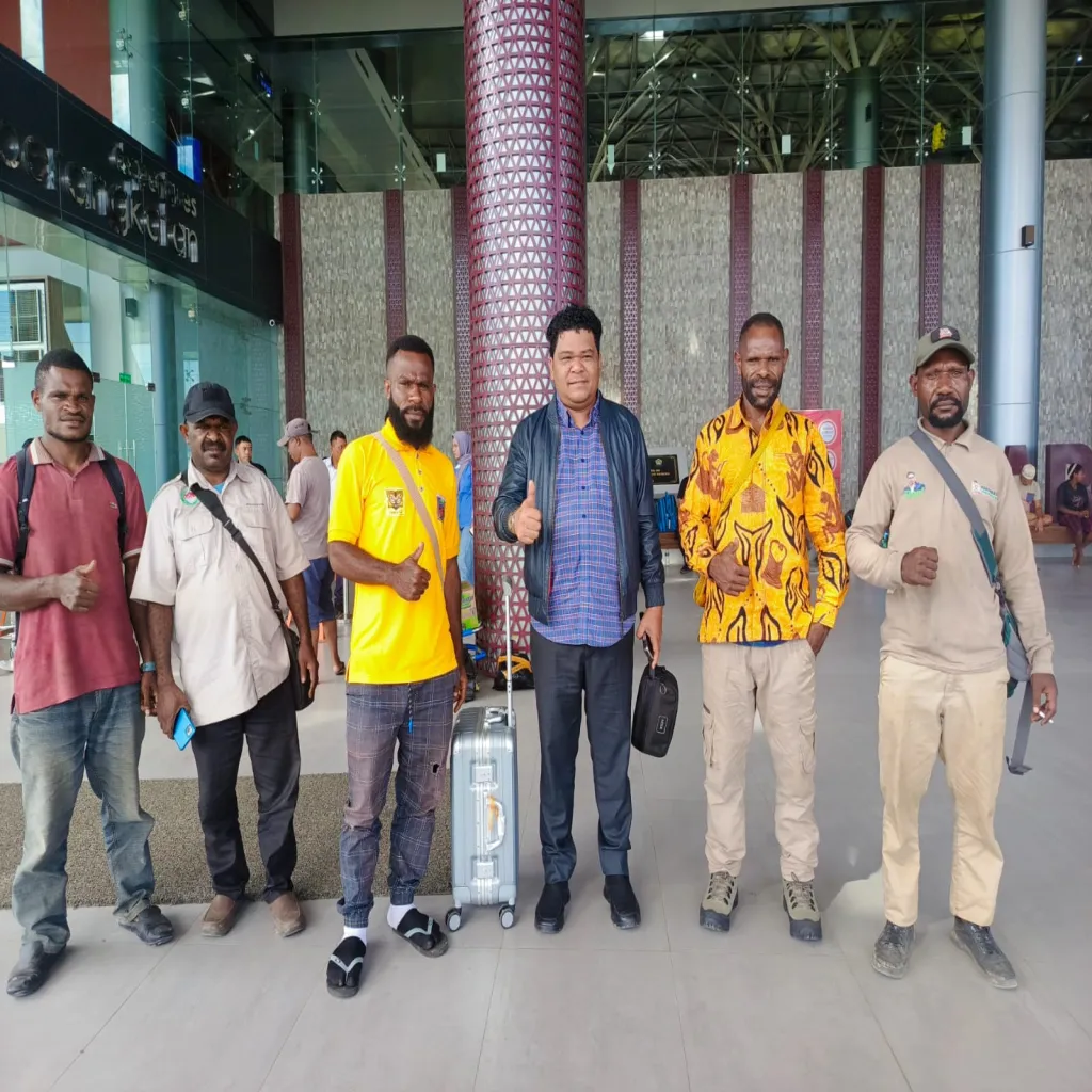 Ucapan Terima kasih, Ketua DPN (TMI) PAPERA DAN APSSI Sebelum Berpisah di Bandara Aturure Douw Nabire